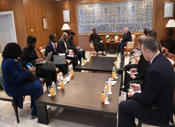 Le ministre des Affaires étrangères reçoit son homologue de la République fédérale du Nigeria
