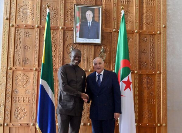 Le ministre des Affaire étrangères reçoit son homologue sud-africain