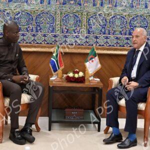 Le ministre des Affaire étrangères reçoit son homologue sud-africain