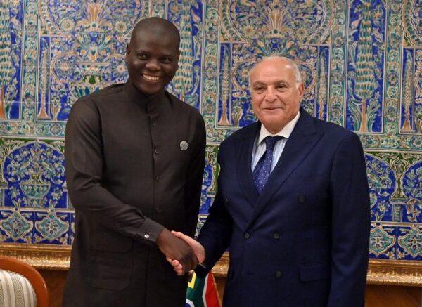 Le ministre des Affaire étrangères reçoit son homologue sud-africain