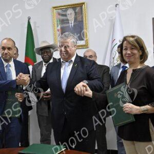 Signature d'une convention de partenariat entre les groupes Saidal et Madar