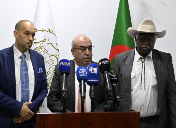 Signature d'une convention de partenariat entre les groupes Saidal et Madar