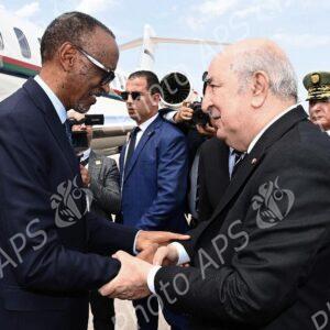 Le président de la République accueille son homologue rwandais à l'aéroport international