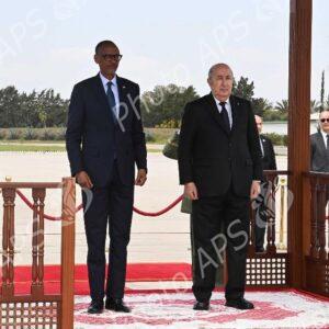 Le président de la République accueille son homologue rwandais à l'aéroport international