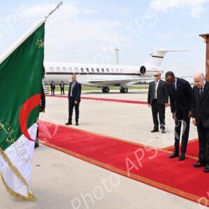 Le président de la République accueille son homologue rwandais à l'aéroport international