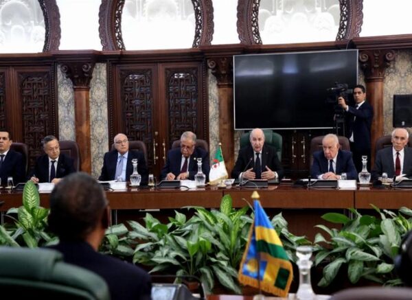 Les entretiens entre le président de la République et son homologue rwandais élargis aux membres des deux délégations