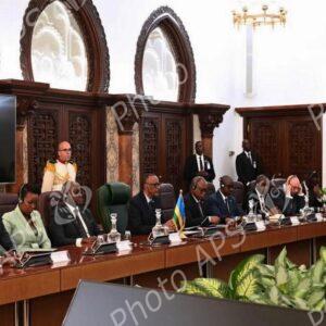 Les entretiens entre le président de la République et son homologue rwandais élargis aux membres des deux délégations