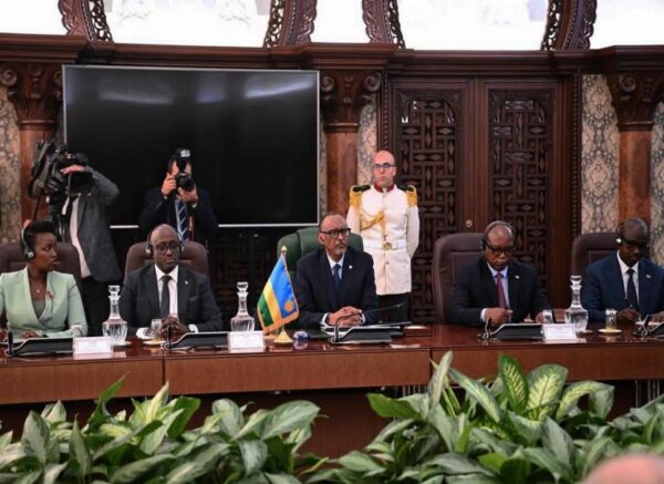 Les entretiens entre le président de la République et son homologue rwandais élargis aux membres des deux délégations