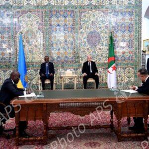 Le président de la République copréside avec son homologue rwandais la cérémonie de signature d'accords et de mémorandums d'entente