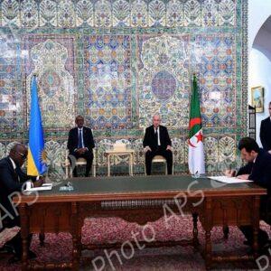 Le président de la République copréside avec son homologue rwandais la cérémonie de signature d'accords et de mémorandums d'entente
