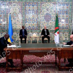 Le président de la République copréside avec son homologue rwandais la cérémonie de signature d'accords et de mémorandums d'entente