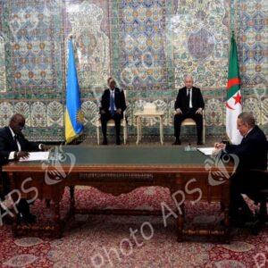 Le président de la République copréside avec son homologue rwandais la cérémonie de signature d'accords et de mémorandums d'entente