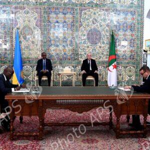 Le président de la République copréside avec son homologue rwandais la cérémonie de signature d'accords et de mémorandums d'entente
