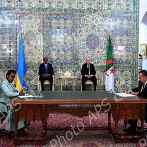 Le président de la République copréside avec son homologue rwandais la cérémonie de signature d'accords et de mémorandums d'entente