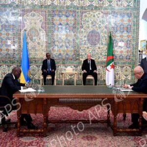 Le président de la République copréside avec son homologue rwandais la cérémonie de signature d'accords et de mémorandums d'entente