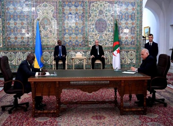 Le président de la République copréside avec son homologue rwandais la cérémonie de signature d'accords et de mémorandums d'entente