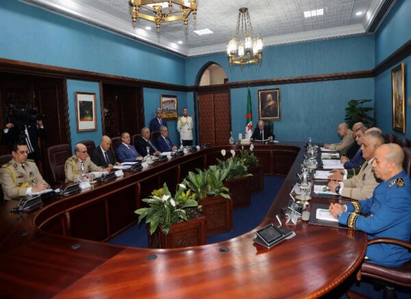 Le président de la République préside une réunion du Haut Conseil de sécurité