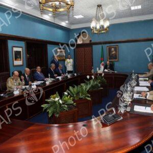 Le président de la République préside une réunion du Haut Conseil de sécurité