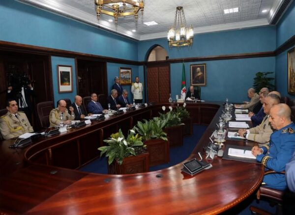 Le président de la République préside une réunion du Haut Conseil de sécurité