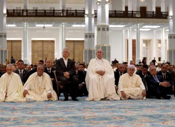 Le président de la République accomplit la prière de l'Aïd El-Adha à Djamaâ El Djazaïr