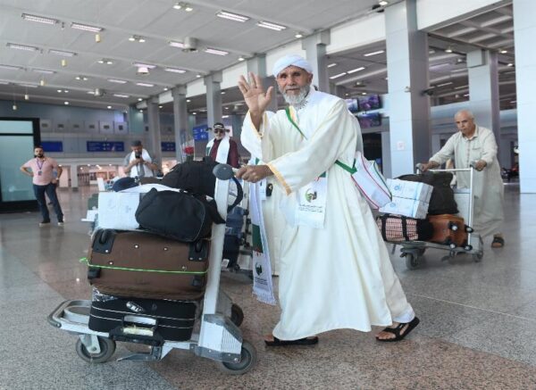 Alger : retour du premier groupe de pèlerins algériens au pays