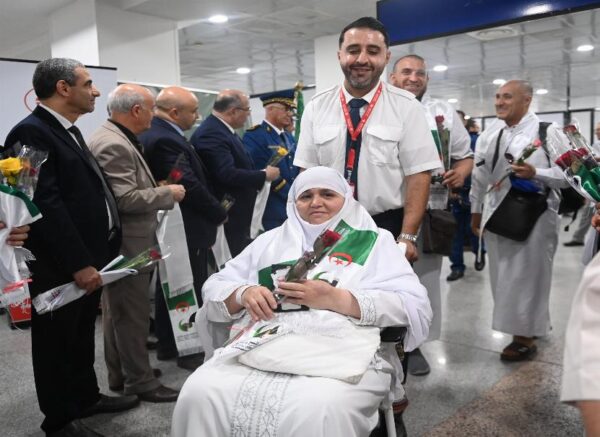Alger : retour du premier groupe de pèlerins algériens au pays