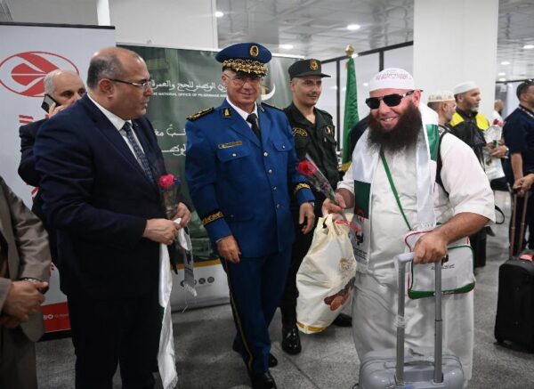 Alger : retour du premier groupe de pèlerins algériens au pays