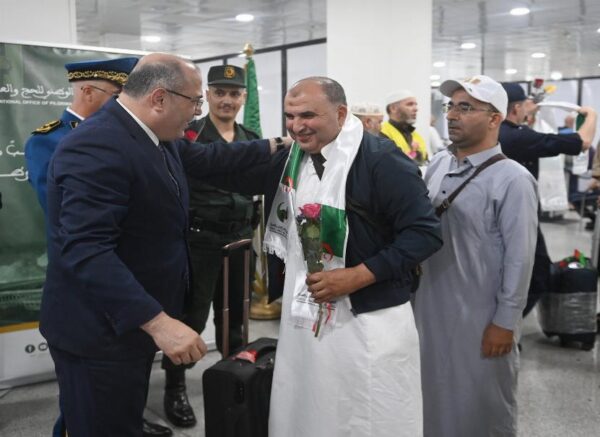Alger : retour du premier groupe de pèlerins algériens au pays