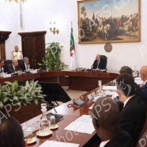 Le président de la République préside une réunion du Conseil des ministres