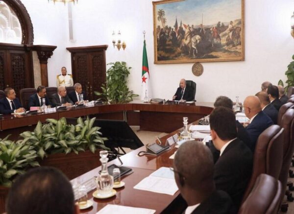 Le président de la République préside une réunion du Conseil des ministres
