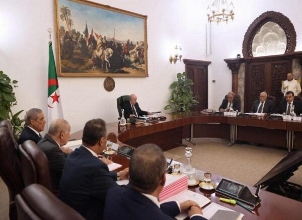 Le président de la République préside une réunion du Conseil des ministres