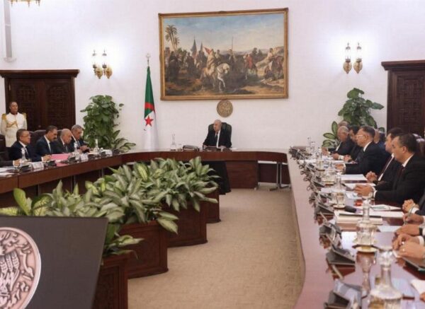 Le président de la République préside une réunion du Conseil des ministres