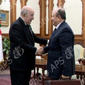 Le président de la République nomme officiellement M. Sifi Ghrieb Premier ministre et le charge de former un gouvernement