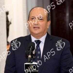 Le président de la République nomme officiellement M. Sifi Ghrieb Premier ministre et le charge de former un gouvernement