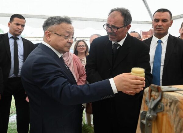 Le ministre de l'Enseignement supérieur inaugure deux projets pilotes dans les domaines des énergies renouvelables et de l'agriculture durable