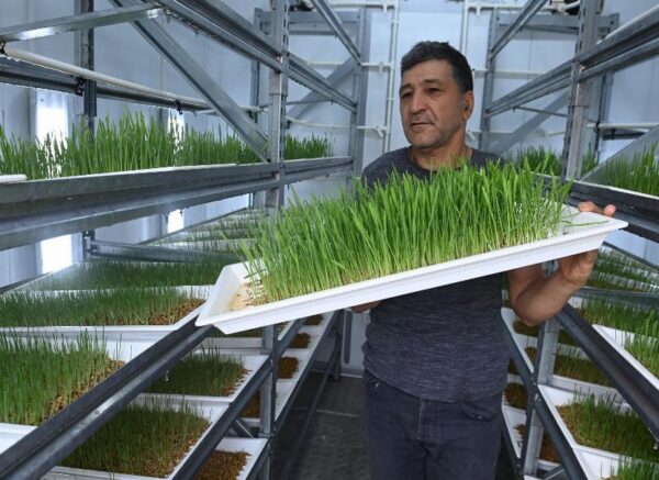 Le ministre de l'Enseignement supérieur inaugure deux projets pilotes dans les domaines des énergies renouvelables et de l'agriculture durable