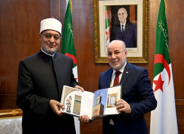 Le Ministre des Affaires Religieuses reçoit le Mufti de la République Arabe d'Egypte