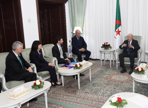 Le président de la République reçoit une délégation de la compagnie américaine Chevron