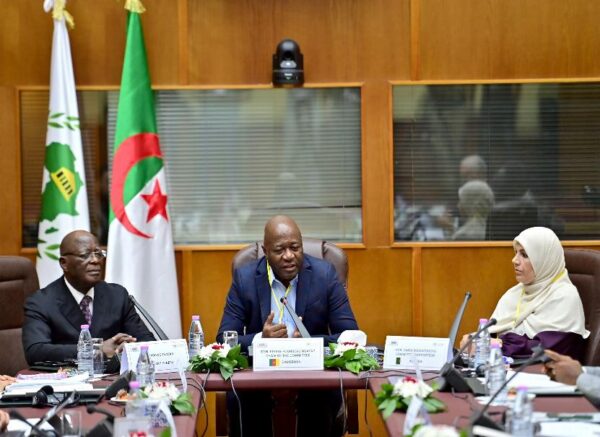 Réunion à Alger de la Commission de révision des amendements à l'Union parlementaire africaine