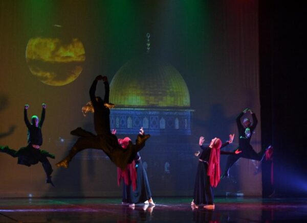 Le 13e Festival international de danse contemporaine s'ouvre à Alger