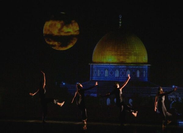 Le 13e Festival international de danse contemporaine s'ouvre à Alger