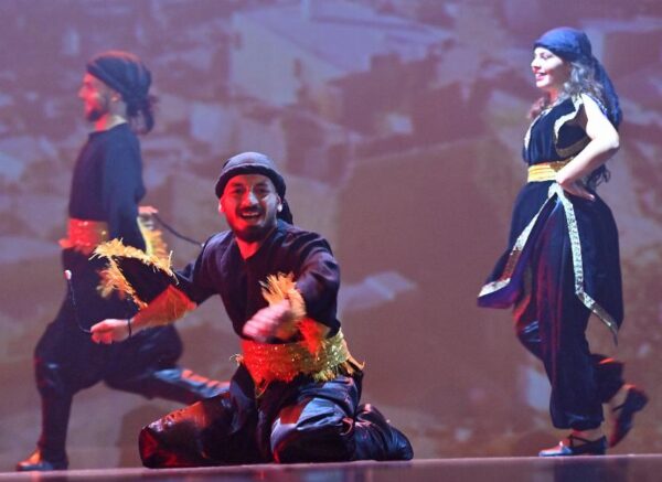 Le 13e Festival international de danse contemporaine s'ouvre à Alger