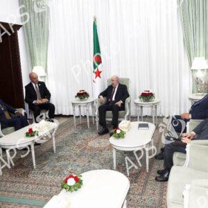 Le président de la République reçoit l'ambassadeur de la République du Ghana auprès de l'Algérie