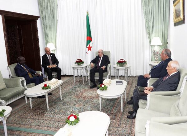 Le président de la République reçoit l'ambassadeur de la République du Ghana auprès de l'Algérie