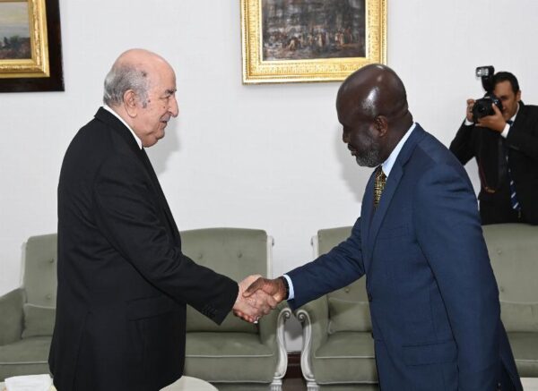 Le président de la République reçoit l'ambassadeur de la République du Ghana auprès de l'Algérie