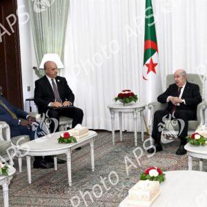 Le président de la République reçoit l'ambassadeur de la République du Ghana auprès de l'Algérie