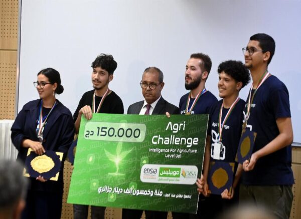 Hackathon Défi de l'agriculture: 3 équipes des écoles de l'intelligence artificielle et d'agronomie primées