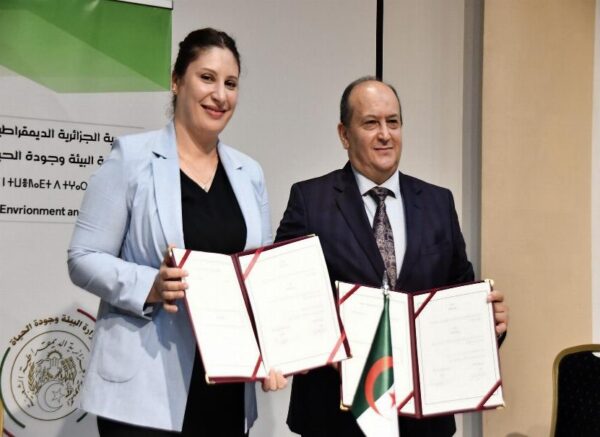 Economie verte : signature d'une convention entre les ministères de l'Environnement et de l'Industrie