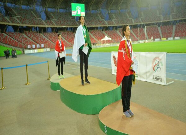 Oran : (Championnat arabe d'athlétisme) Rezik Darina Hadil remporte l'or au saut en longueur