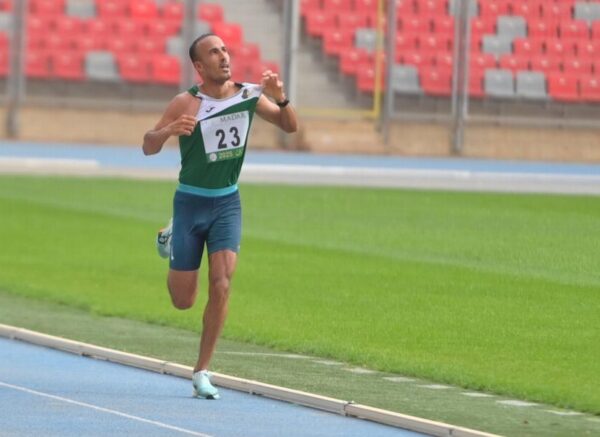 Oran : (Championnat arabe d'athlétisme) El Hadi Laâmeuch remporte l'argent au semi-marathon